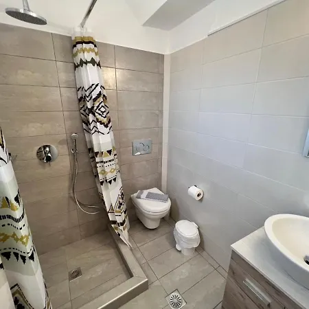 Firaxenia Hotell 2*