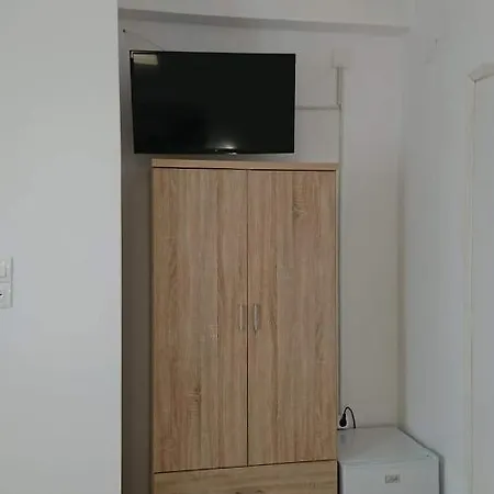 Firaxenia Hotell 2*